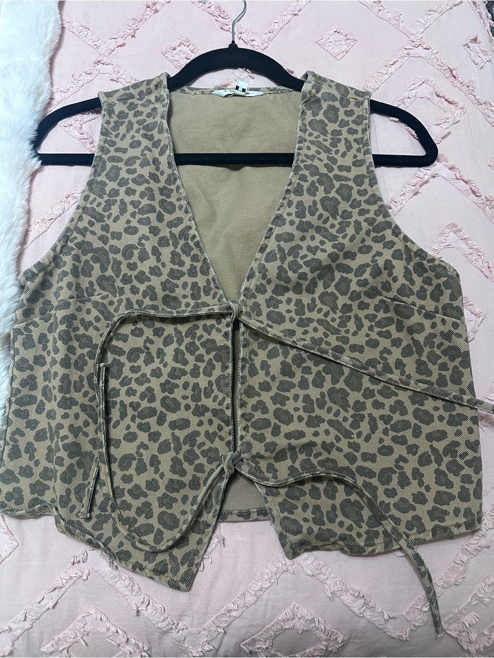 Vigoss Tan and Brown Leopard Print Sleeveless Tie-Front Vest